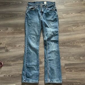 Straight Levi’s mom jeans